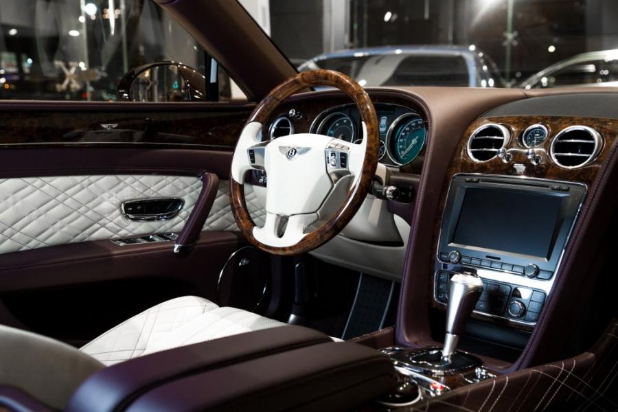 Интерьер Bentley Flying Spur W12 Serenity Signature 2016 года  (фото 7 из 10)